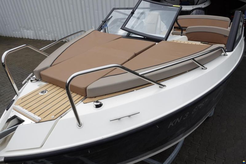 Quicksilver Activ 675 Cruiser inkl. Trailer & Bodens