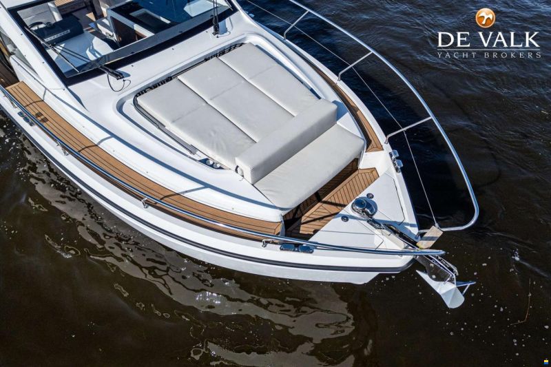 Sealine C390