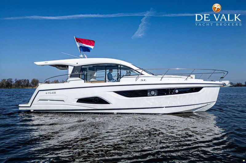 Sealine C390