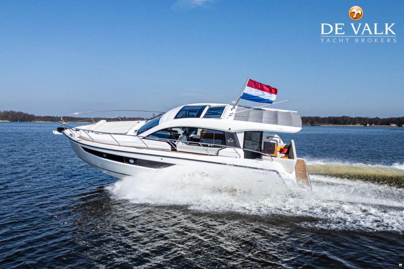 Sealine C390