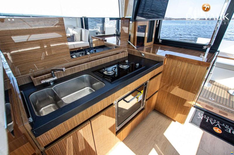 Sealine C390