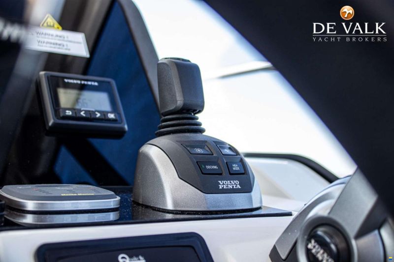 Sealine C390