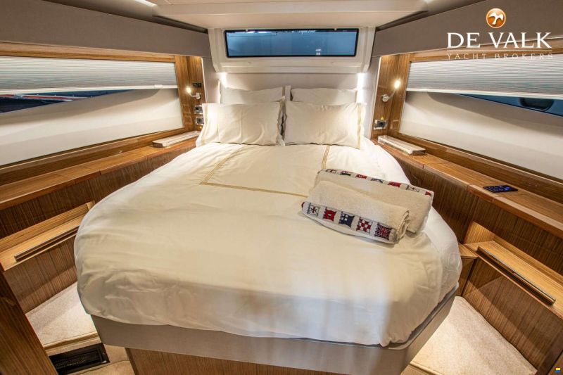 Sealine C390