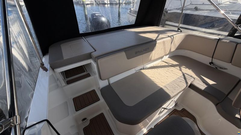 Bayliner VR5 Cuddy
