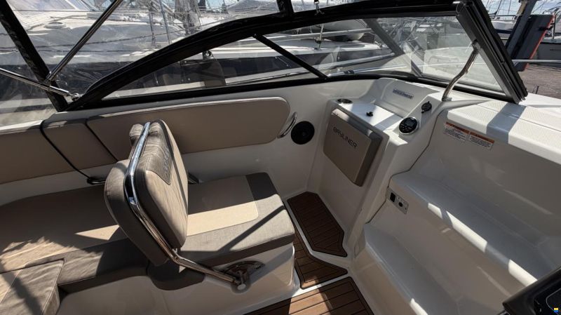Bayliner VR5 Cuddy