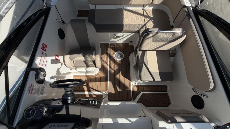 Bayliner VR5 Cuddy