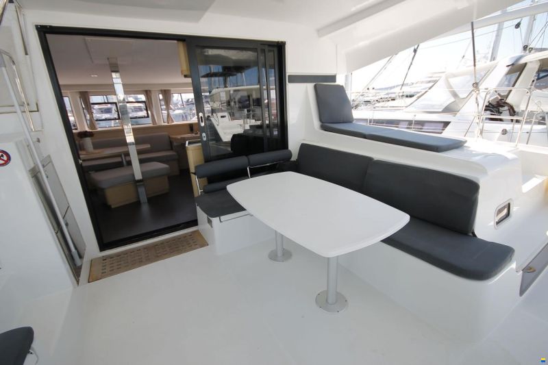 Lagoon 42