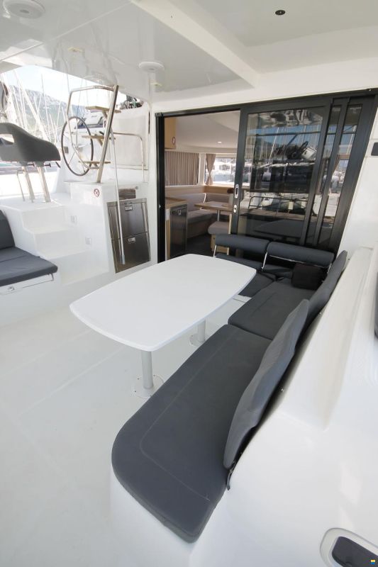 Lagoon 42