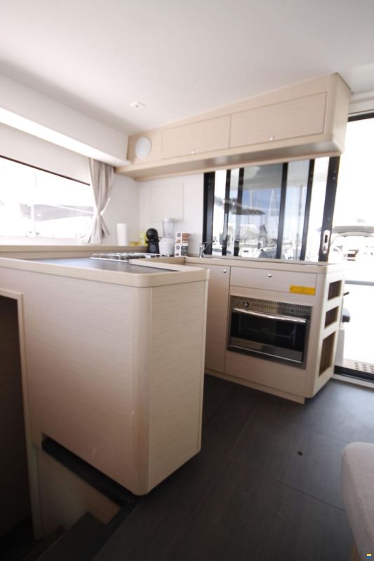 Lagoon 42