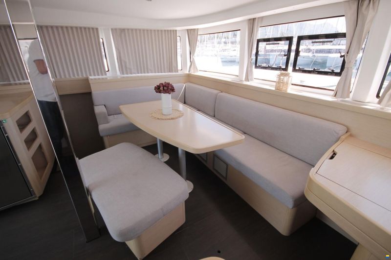 Lagoon 42