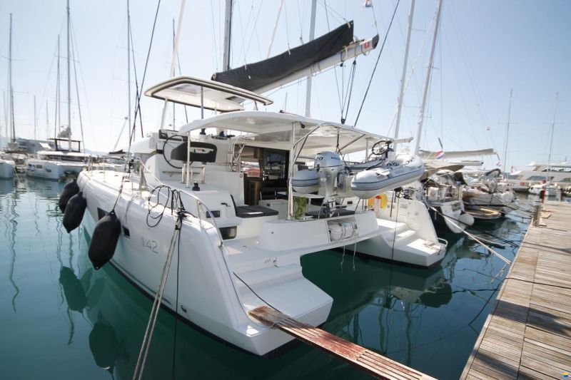 Lagoon 42