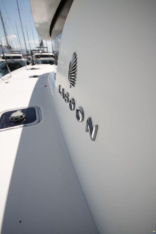 Lagoon 42