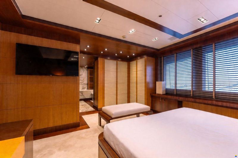 Columbus Yachts 177