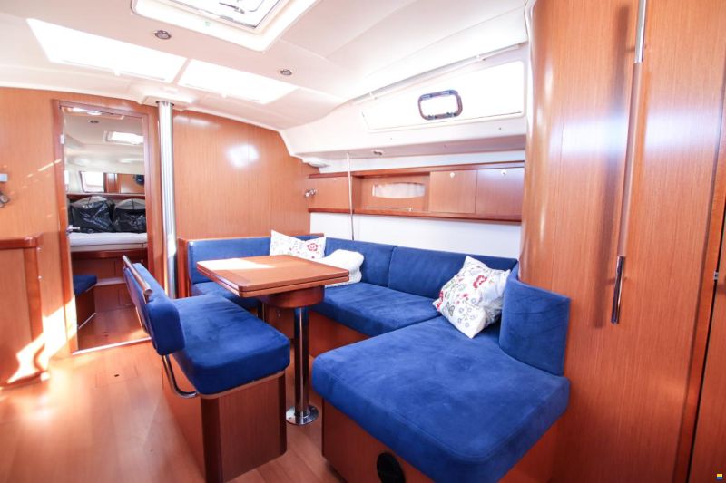 Beneteau Oceanis 43