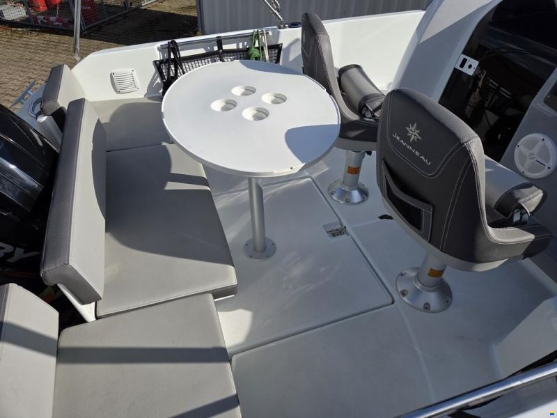 Jeanneau Cap Camarat 5.5 WA S2