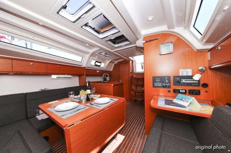Bavaria 37 CRUISER