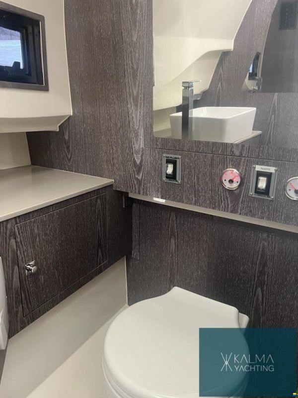 Nuova Jolly Prince 38 Sport Cabin