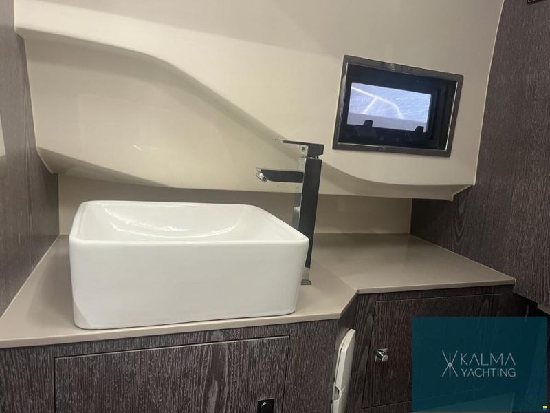 Nuova Jolly Prince 38 Sport Cabin
