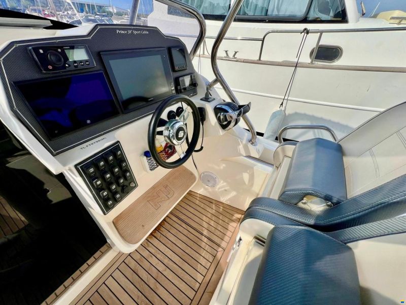 Nuova Jolly Prince 38 Sport Cabin