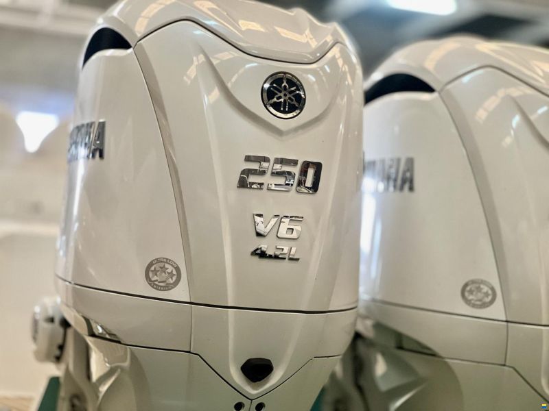 White Shark 280 CC