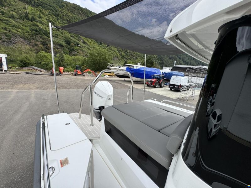 Axopar 28 Cabin