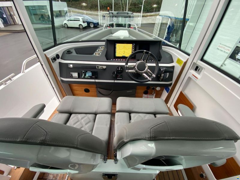 Axopar 28 Cabin