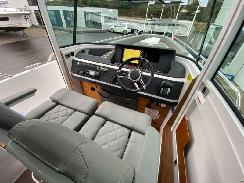 Axopar 28 Cabin