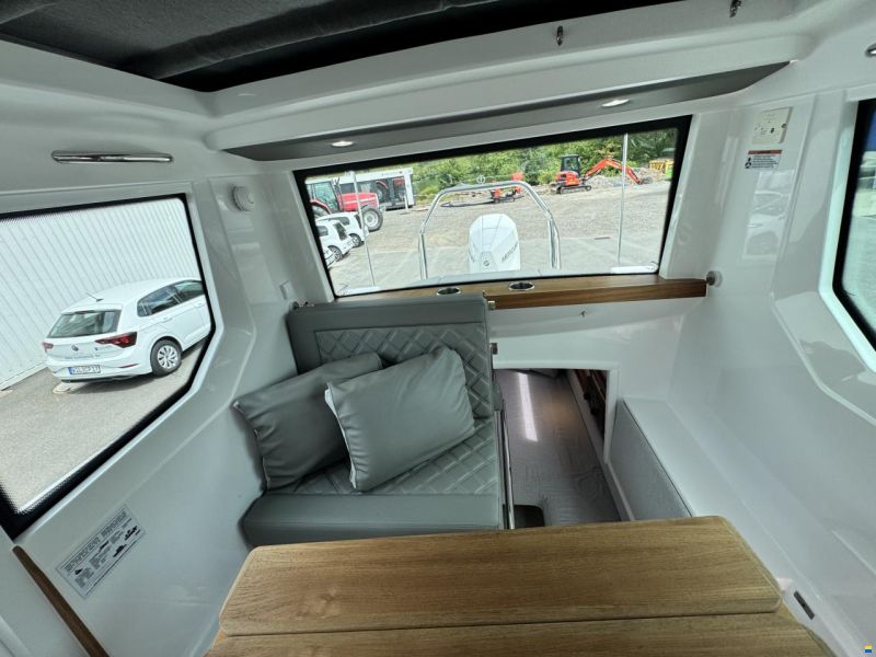Axopar 28 Cabin
