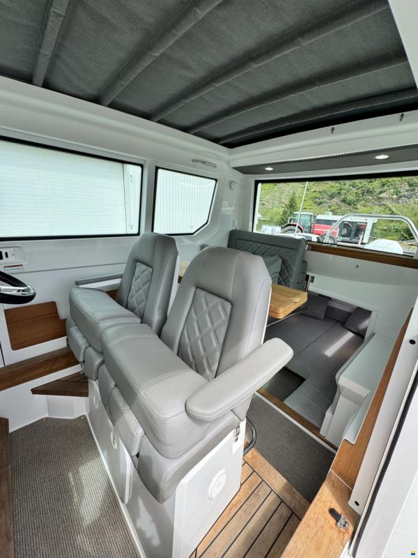 Axopar 28 Cabin