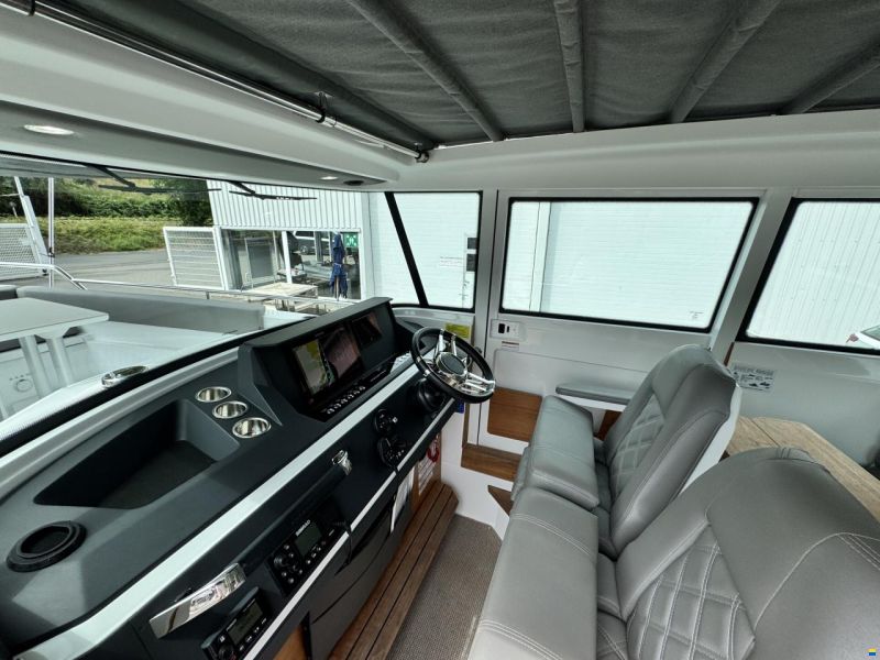 Axopar 28 Cabin