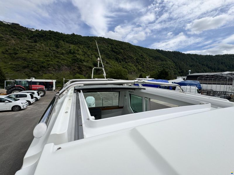 Axopar 28 Cabin