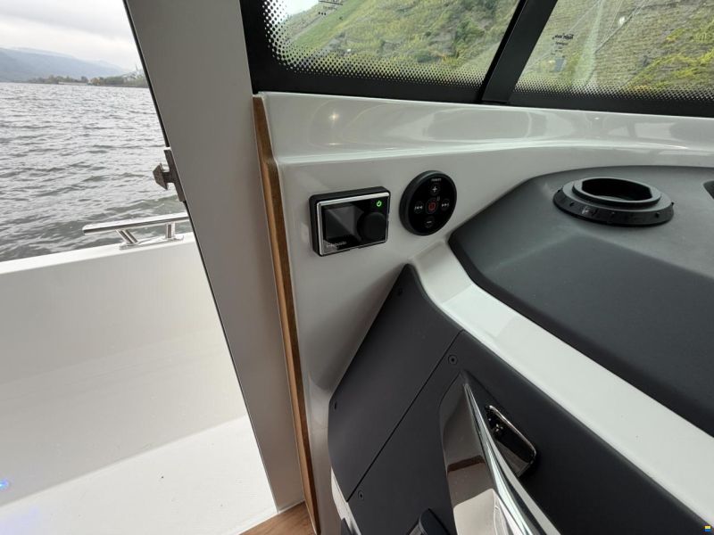 Axopar 28 Cabin
