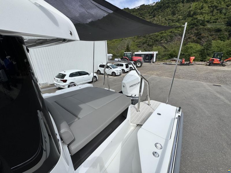 Axopar 28 Cabin