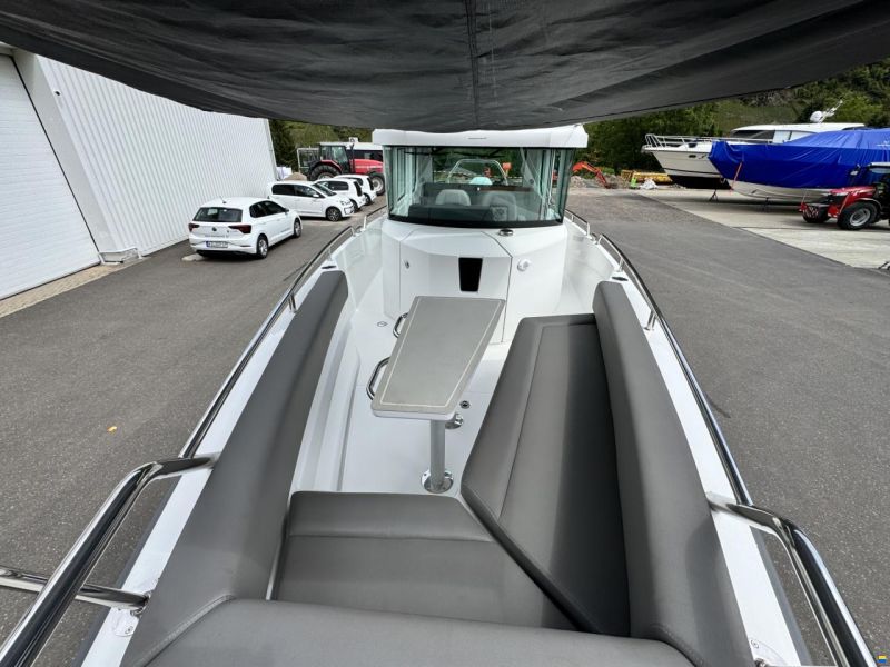 Axopar 28 Cabin