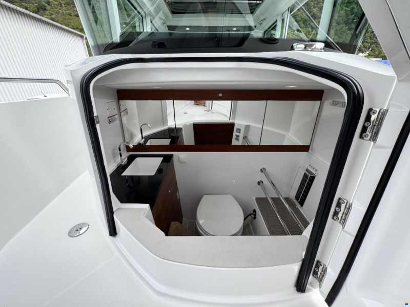 Axopar 28 Cabin