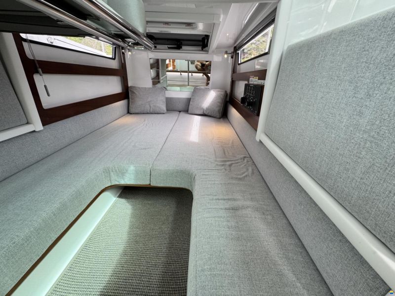 Axopar 28 Cabin