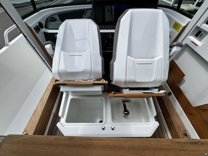 Axopar 28 Cabin