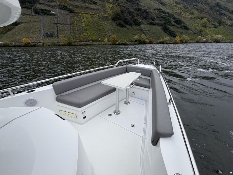Axopar 28 Cabin