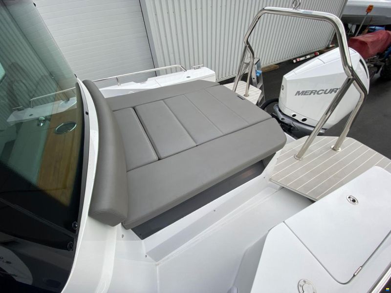 Axopar 28 Cabin