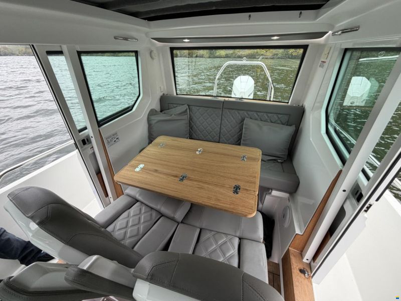 Axopar 28 Cabin