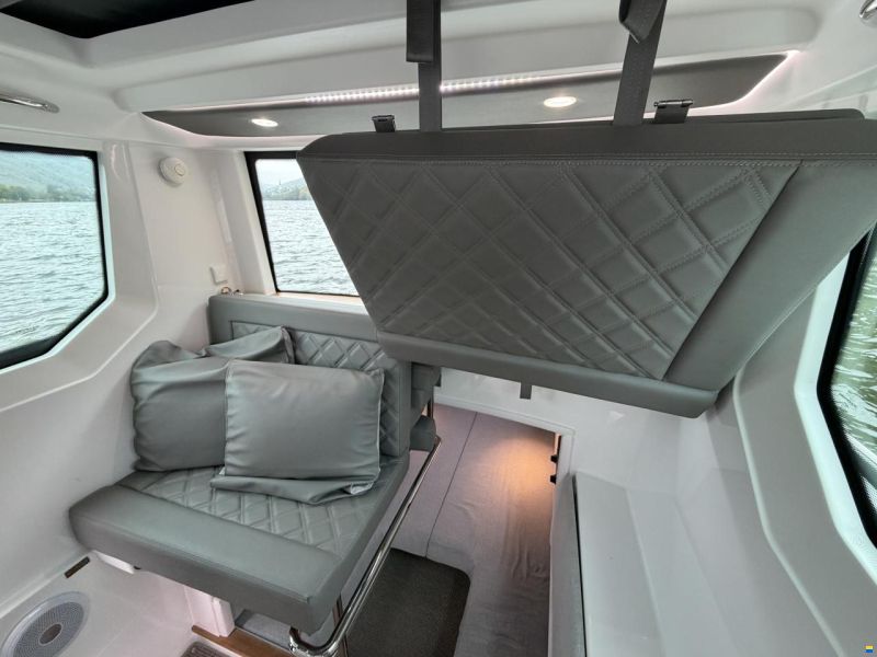Axopar 28 Cabin