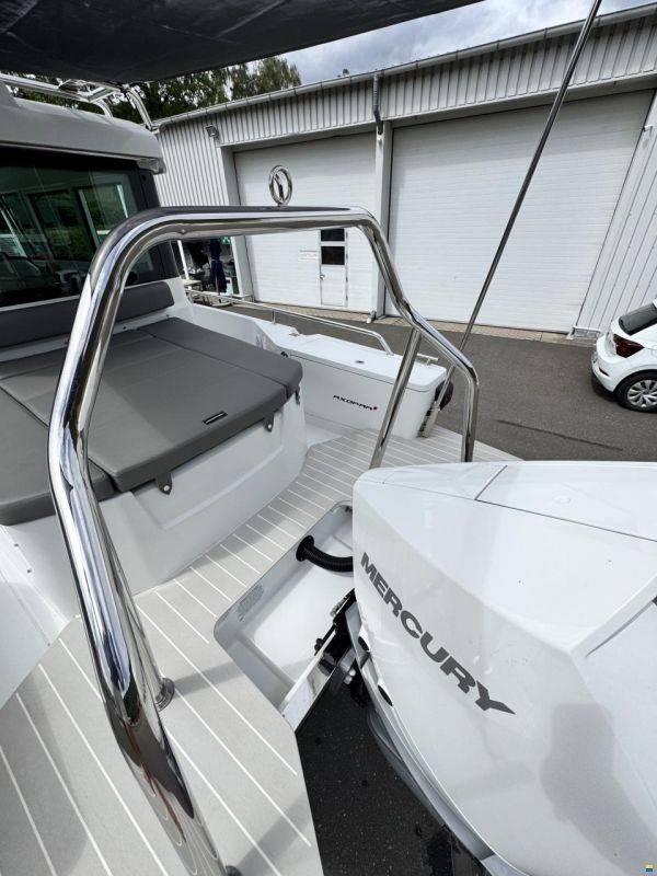Axopar 28 Cabin