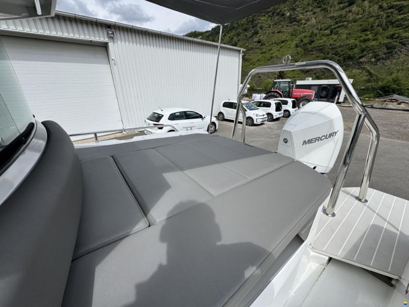 Axopar 28 Cabin