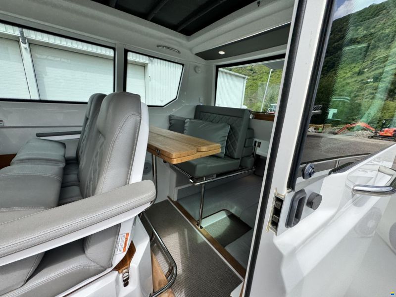 Axopar 28 Cabin