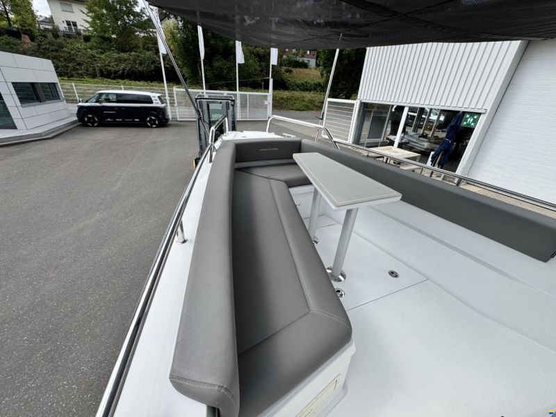 Axopar 28 Cabin