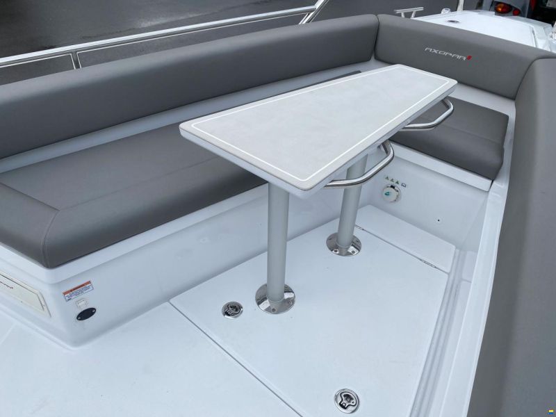 Axopar 28 Cabin