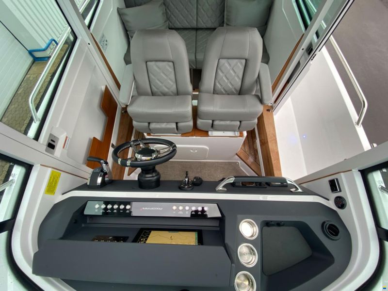 Axopar 28 Cabin