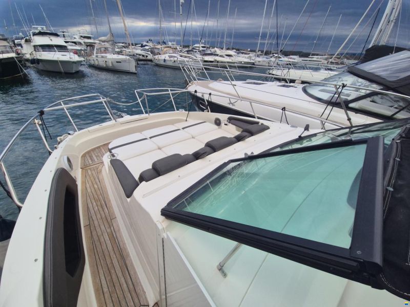 Sea Ray Sundancer 320