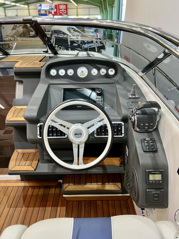 Windy 26 Kharma Signature Edition