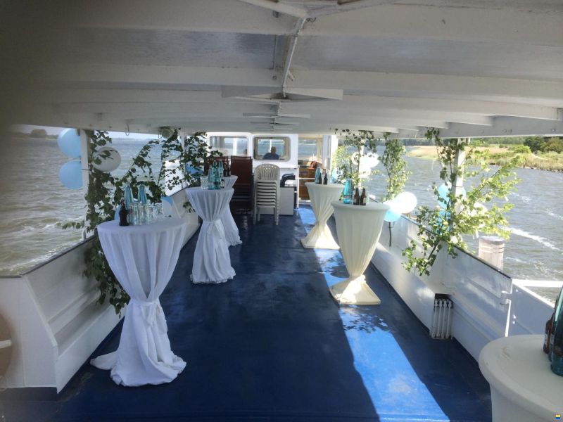 Fahrgastschiff / Hausboot